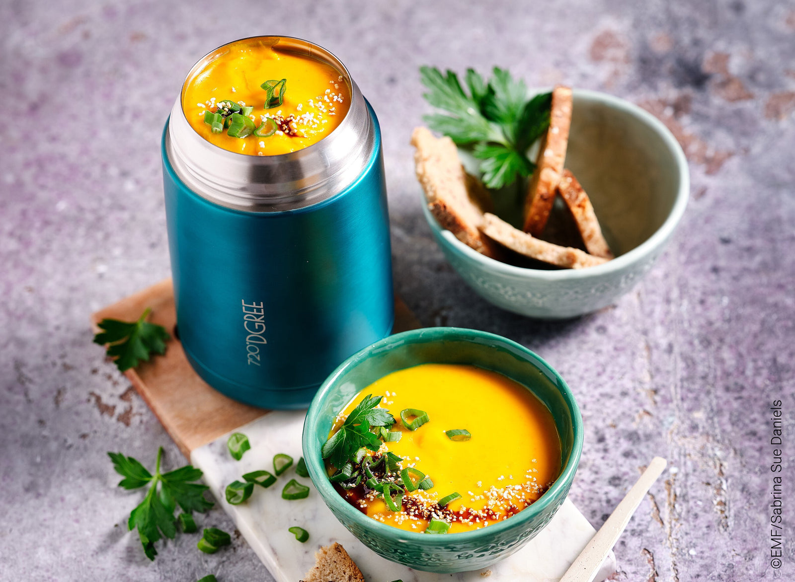 Genieße die perfekte Kürbissuppe aus deinem 720DGREE wunderJar - auch Unterwegs. Meal Prep mit 720 und gesunden Rezepten.  